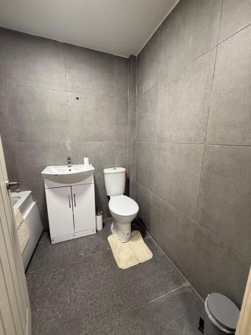 Modern 1 Bedroom - 5 Min Walk From Princess Street Eb1 Эдинбург Экстерьер фото