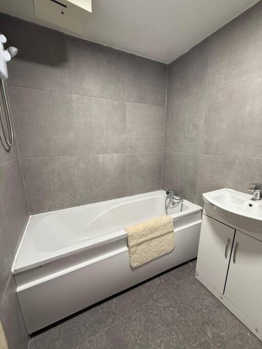Modern 1 Bedroom - 5 Min Walk From Princess Street Eb1 Эдинбург Экстерьер фото